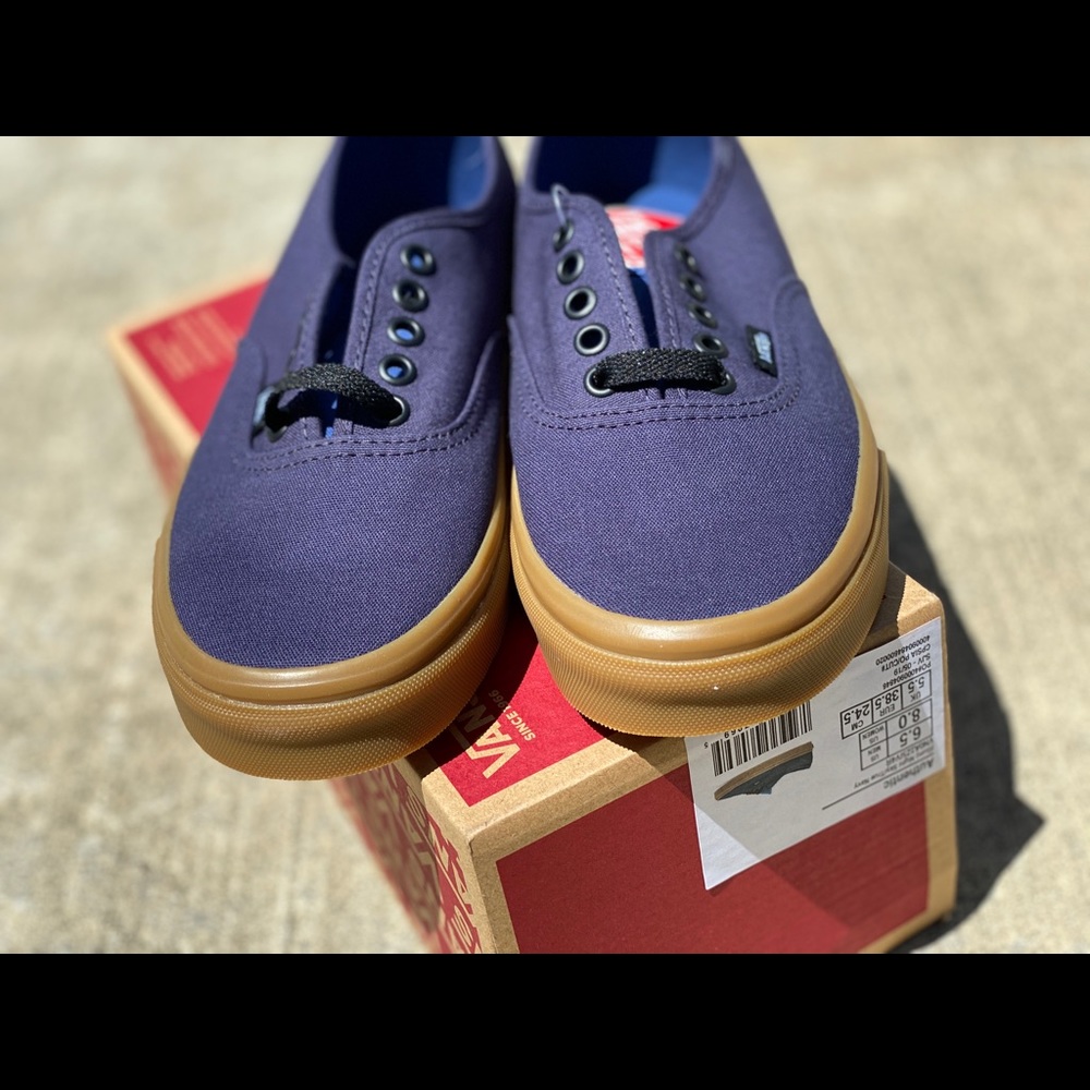 NEW Authentic Vans Shoes - Picture 4 of 6